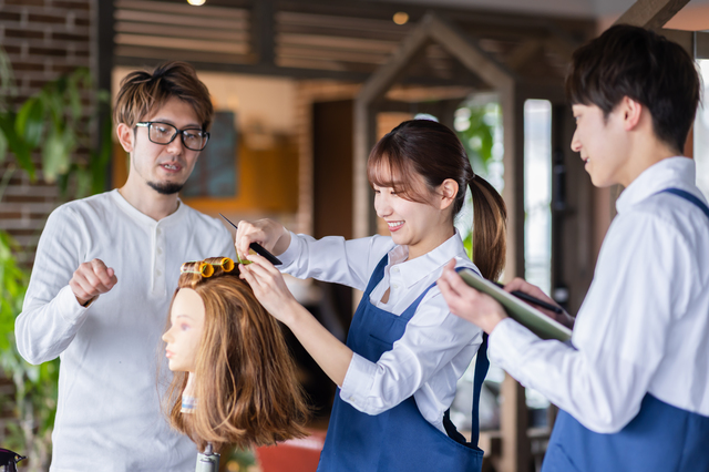 美容師が抱えがちな悩みと対処方法8つ！資格を活かせる仕事も紹介