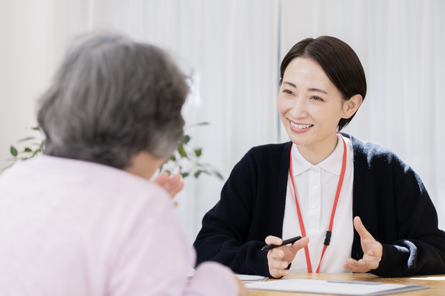 自宅での介護で利用できる介護サービスの種類3つ！在宅介護のメリットと利用の流れ